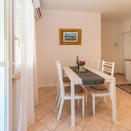 Apartments House Pinezic Малинська Екстер'єр фото
