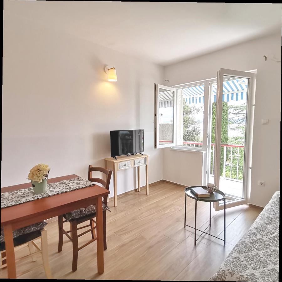 Apartments House Pinezic Малинська Екстер'єр фото