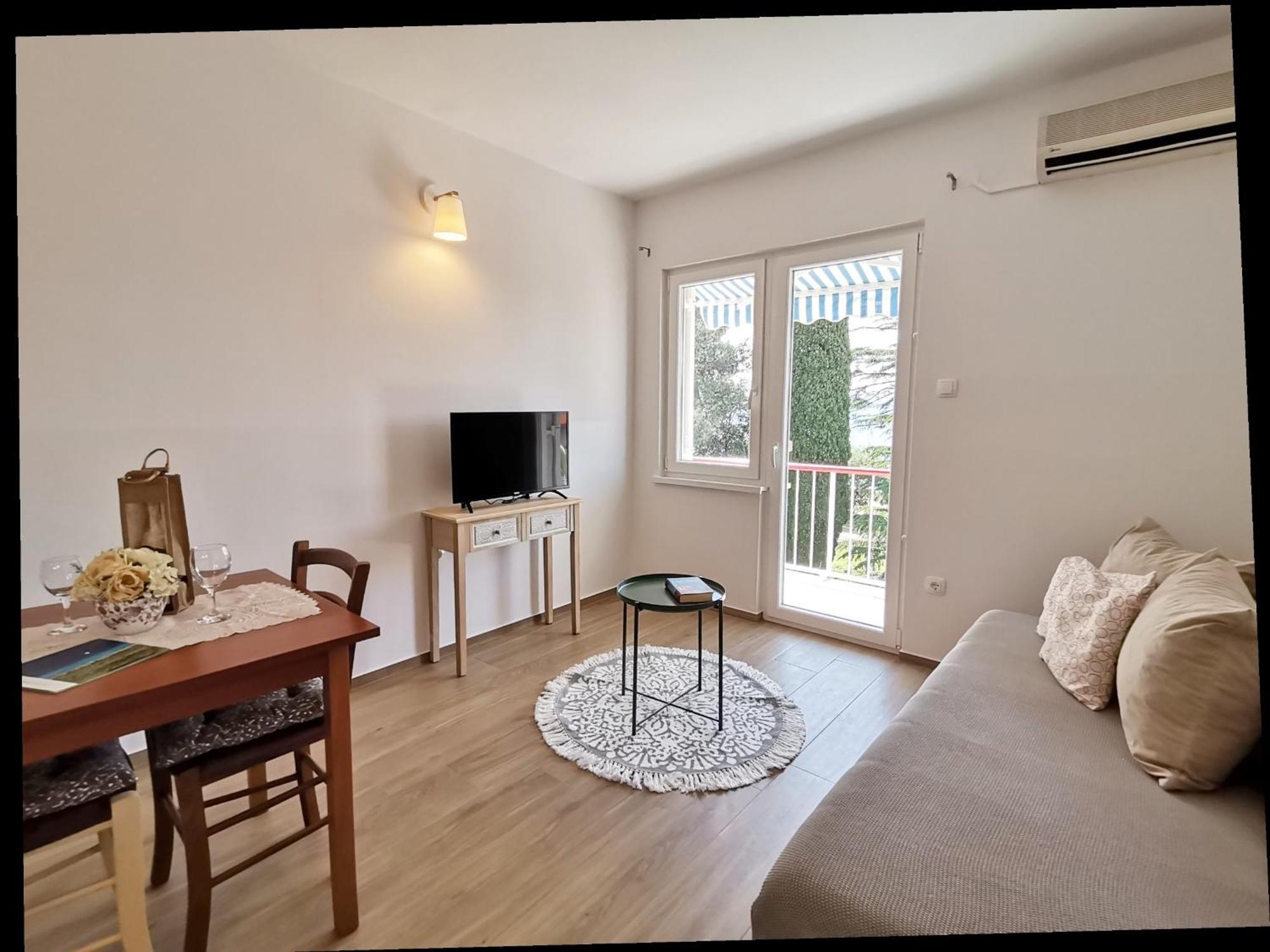 Apartments House Pinezic Малинська Екстер'єр фото