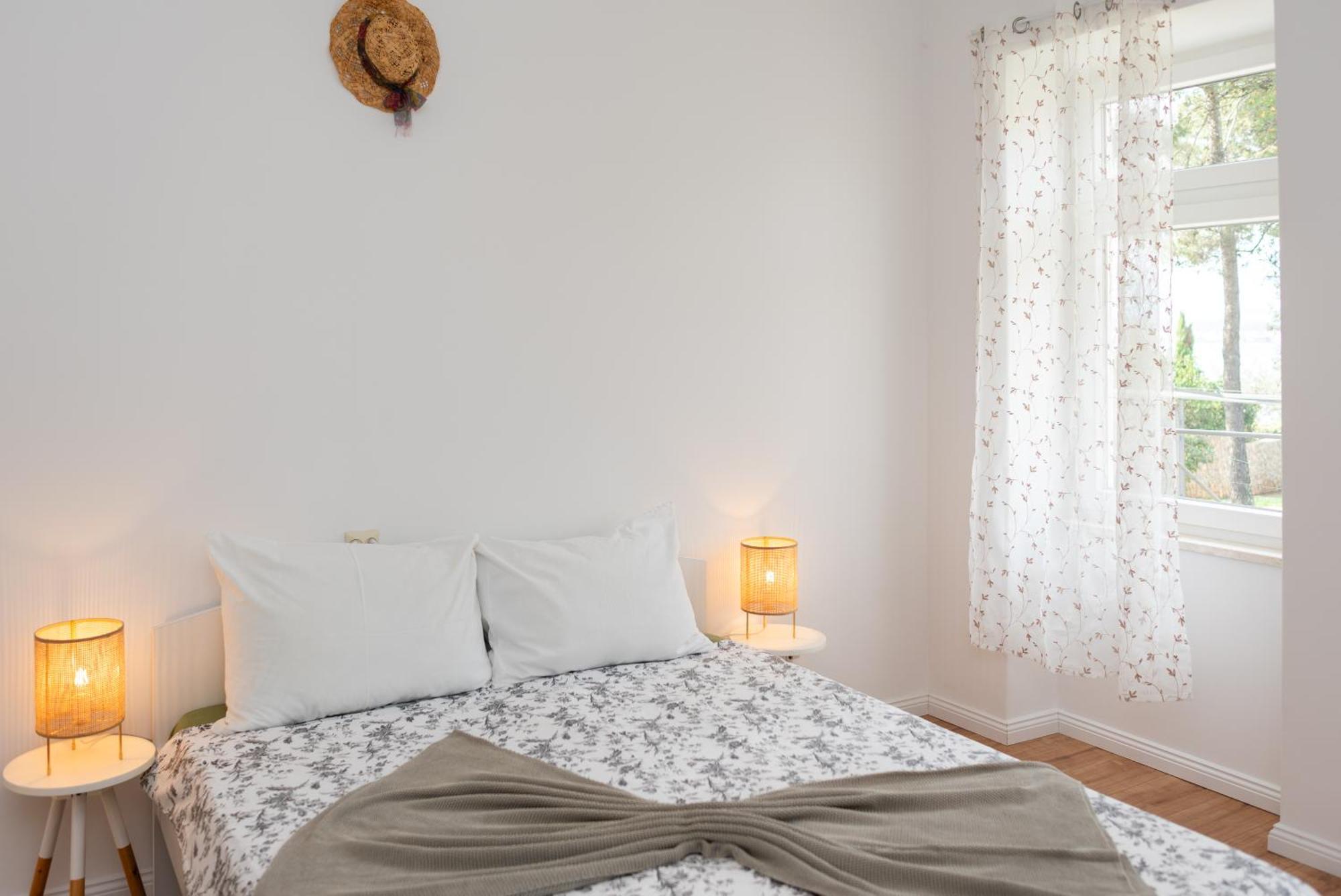 Apartments House Pinezic Малинська Екстер'єр фото