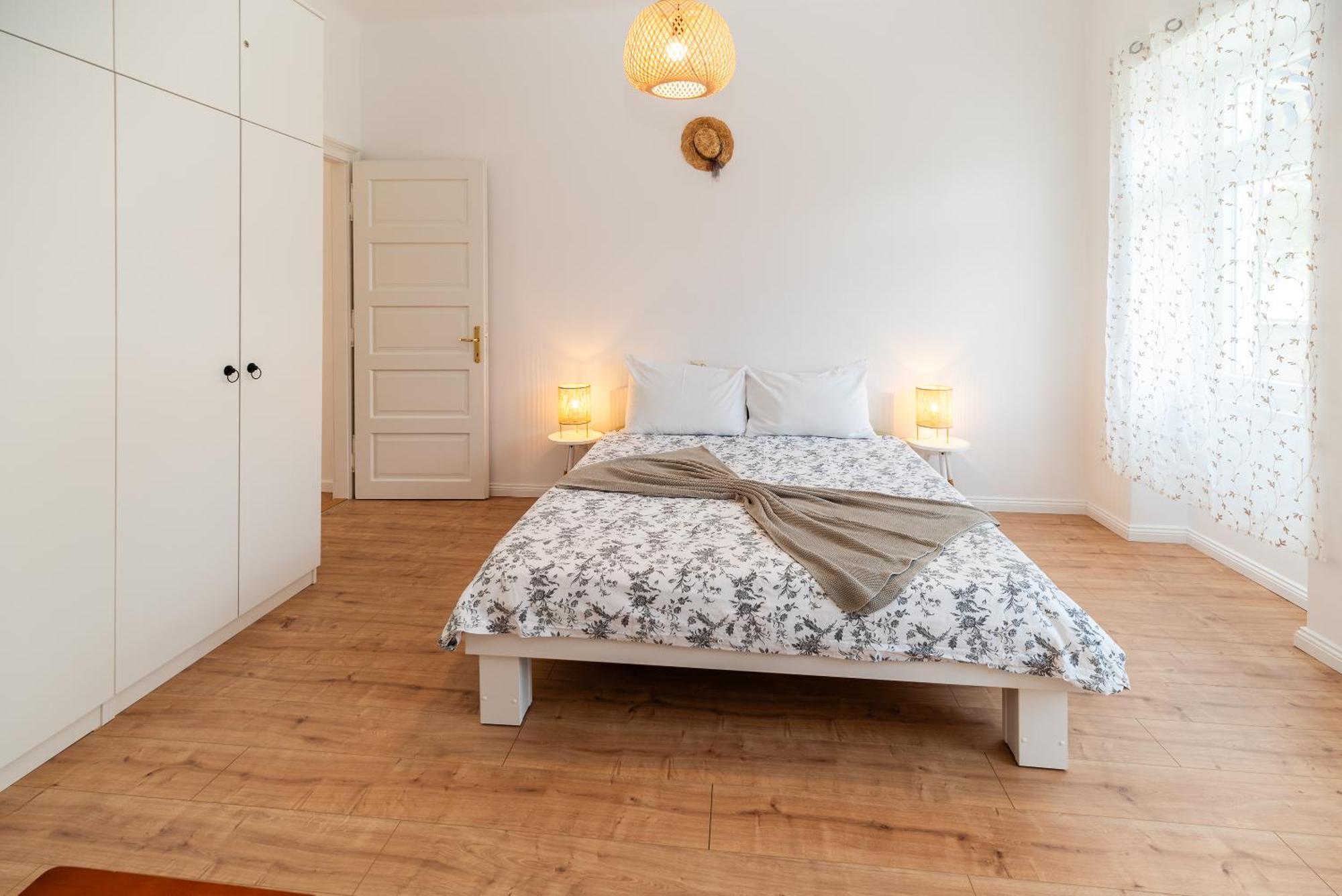 Apartments House Pinezic Малинська Екстер'єр фото