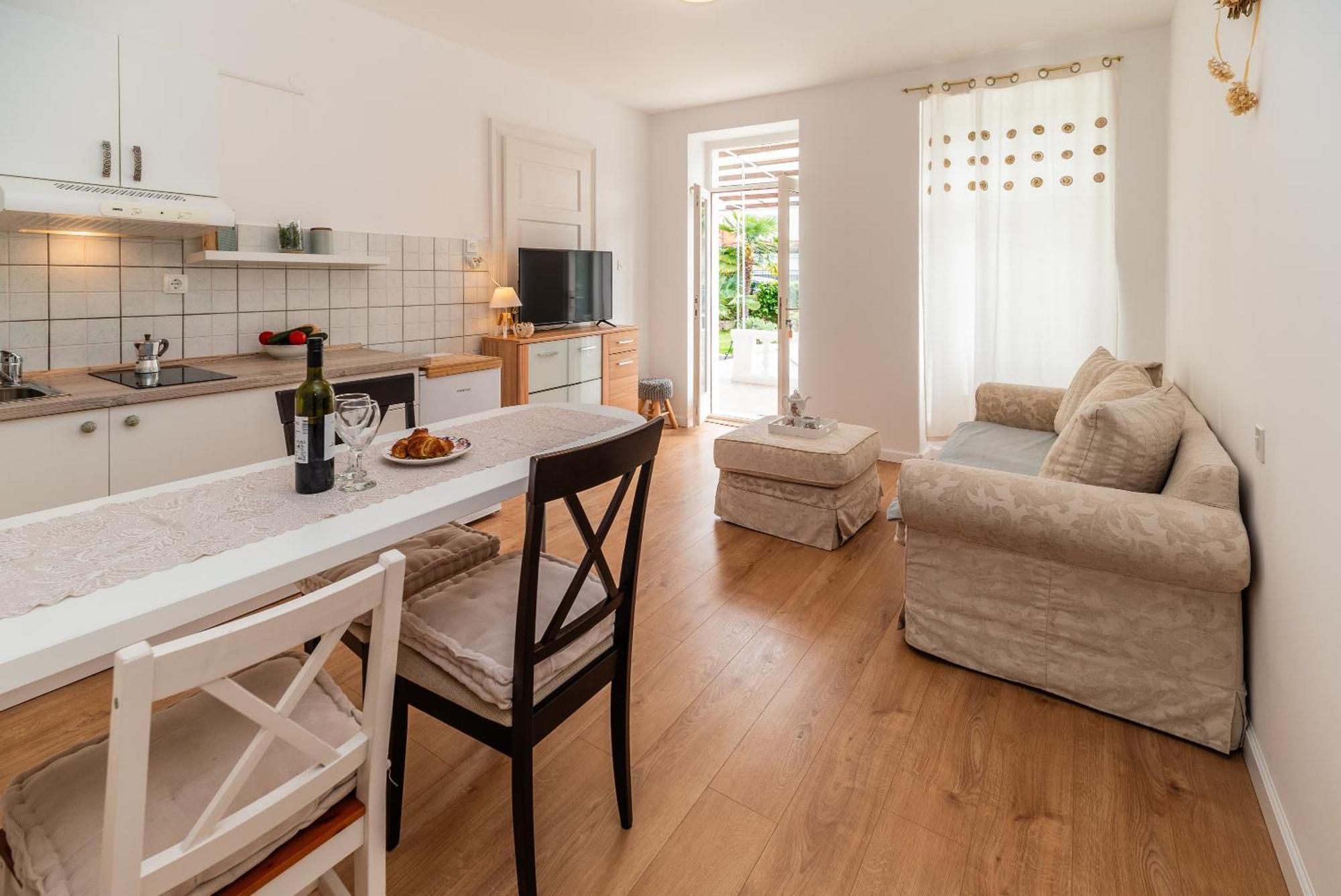 Apartments House Pinezic Малинська Екстер'єр фото