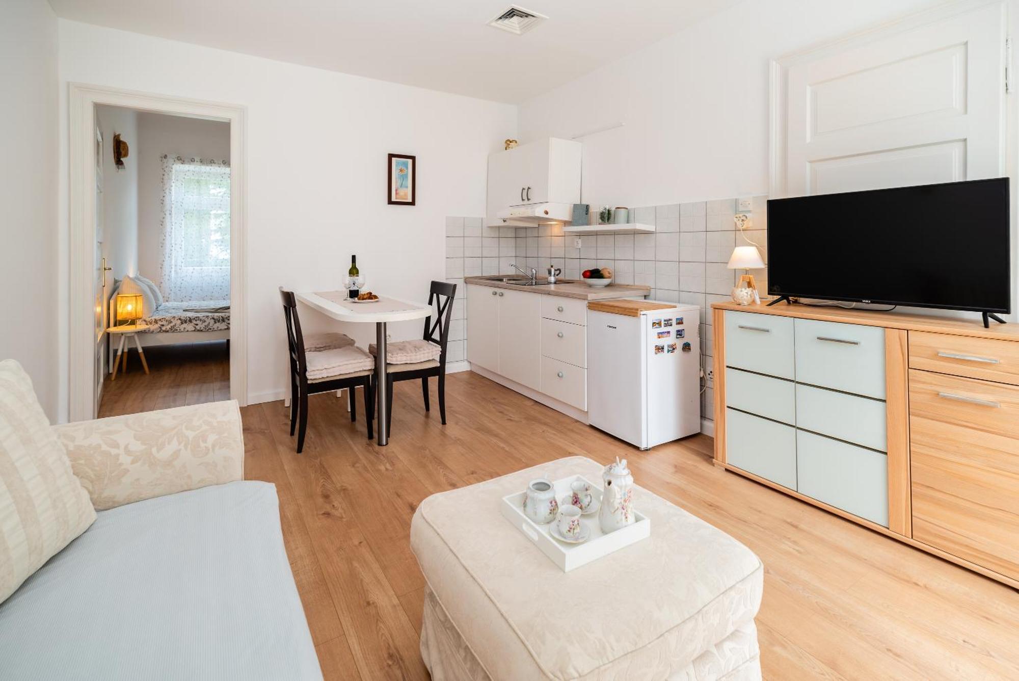 Apartments House Pinezic Малинська Екстер'єр фото